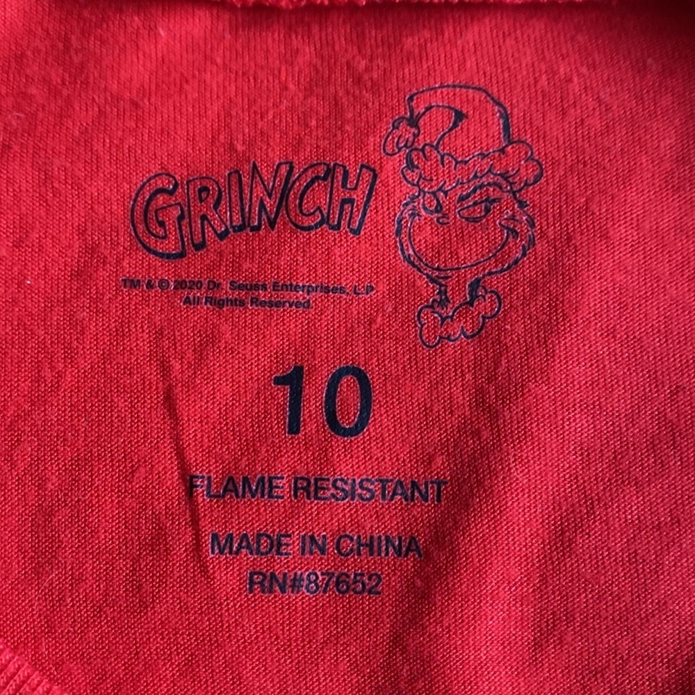 Unisex Pajama Top "I'M HERE FOR THE PRESENTS" with the Grinch, Size 10 - Picture 7 of 9
